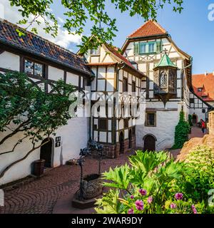 Bailiwick mit Margarethengang im ersten Hof der Wartburg in Eisenach, Thüringen Stockfoto