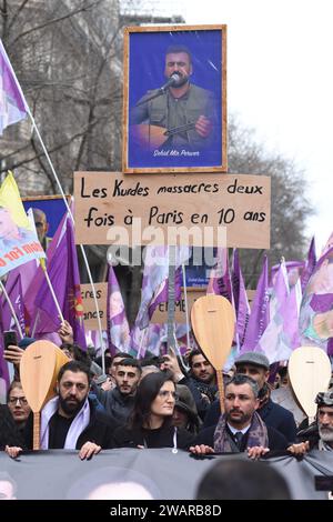 Les Kurdes manifestent et demandent encore à l''état francaais la Justice et la vérité sur les Assassinats des militanten Kurdes à Paris en 2013 et 2023 Stockfoto