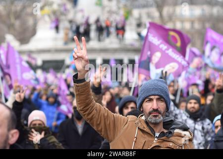 Les Kurdes manifestent et demandent encore à l''état francaais la Justice et la vérité sur les Assassinats des militanten Kurdes à Paris en 2013 et 2023 Stockfoto