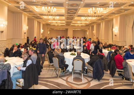 Hotel Principe di Savoia di Milano , Mailand, Italien, 06. Januar 2024, Clochard während LA BEFANA DEL CLOCHARD CON I CITY ANGELS - News Stockfoto