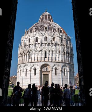 PISA, ITALIEN - 17. SEPTEMBER 2023 - Blick auf das Taufhaus der Kathedrale von Pisa Stockfoto