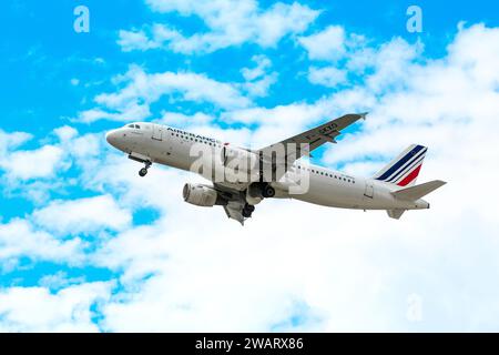 Boryspil, Ukraine - 11. Mai 2019: Flugzeug Airbus A319 (F-GKXO) der Air France startet vom Flughafen Boryspil Stockfoto