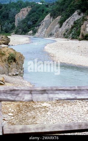 Vrancea County, Rumänien, ca. 1978. Der Fluss Putna und seine Schlucht. Stockfoto