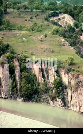 Vrancea County, Rumänien, ca. 1995. Blick auf den Canyon des Flusses Putna. Stockfoto