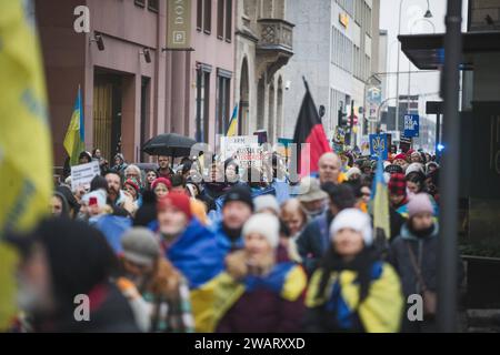 Demonstration Schützt Menschen - solidarisiert euch mit der Ukraine , 06.01.2024 Teilnehmer bei der Demonstration Demonstration Schützt Menschen - solidarisiert euch mit der Ukraine , 06.01.2024 Köln NRW Deutschland *** Demonstration Schützt Menschen solidarisiert euch mit der Ukraine , 06 01 2024 Teilnehmer an der Demonstration Schützt Menschen solidarisiert euch mit der Ukraine , 06 01 2024 Köln NRW Deutschland Copyright: xBEAUTIFULxSPORTS/Buriakovx Stockfoto