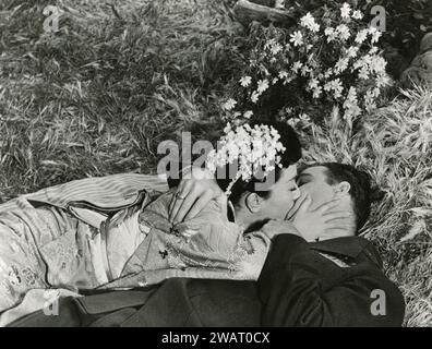 Der US-amerikanische Schauspieler Marlon Brando und die japanische Schauspielerin Miiko Taka in dem Film Sayonara, USA 1957 Stockfoto