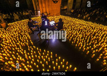 London, Großbritannien. Januar 2023. Kerzenlicht, Fieber, Konzerte, die den Zauber eines Live-, multisensorischen Musikerlebnisses bringen, Pink Floyd Tribute in der Southwark Cathedral von Streichquartett-Artisti con Brio. Quelle: Paul Quezada-Neiman/Alamy Live News Stockfoto
