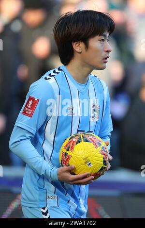 Coventry, Großbritannien. Januar 2024. Tatsuhiro Sakamoto #7 von Coventry City während des Emirates FA Cup Third Round Match Coventry City gegen Oxford United in Coventry Building Society Arena, Coventry, Vereinigtes Königreich, 6. Januar 2024 (Foto: Craig Anthony/News Images) in Coventry, Vereinigtes Königreich am 2024. (Foto: Craig Anthony/News Images/SIPA USA) Credit: SIPA USA/Alamy Live News Stockfoto