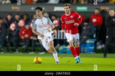 Swansea, Großbritannien. Januar 2024. Charlie Patino vom Swansea City Emirates FA Cup, 3. Runde Spiel, Swansea City gegen Morecambe im Swansea.com Stadion in Swansea, Wales am Samstag, den 6. Januar 2024. Dieses Bild darf nur für redaktionelle Zwecke verwendet werden. Nur redaktionelle Verwendung, Bild nach Credit: Andrew Orchard Sportfotografie/Alamy Live News Stockfoto