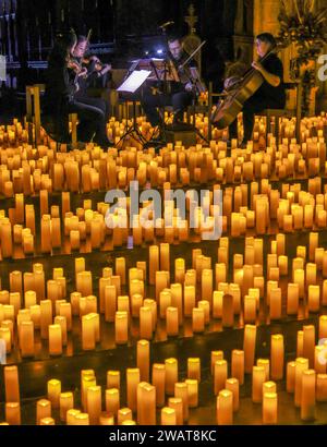 London, Großbritannien. Januar 2023. Kerzenlicht, Fieber, Konzerte, die den Zauber eines Live-, multisensorischen Musikerlebnisses bringen, Pink Floyd Tribute in der Southwark Cathedral von Streichquartett-Artisti con Brio. Quelle: Paul Quezada-Neiman/Alamy Live News Stockfoto