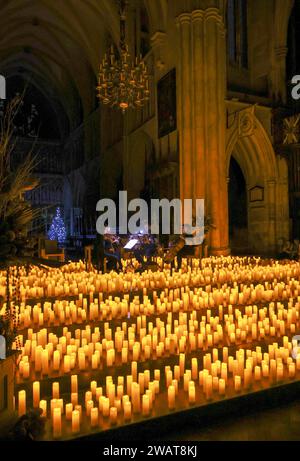 London, Großbritannien. Januar 2023. Kerzenlicht, Fieber, Konzerte, die den Zauber eines Live-, multisensorischen Musikerlebnisses bringen, Pink Floyd Tribute in der Southwark Cathedral von Streichquartett-Artisti con Brio. Quelle: Paul Quezada-Neiman/Alamy Live News Stockfoto