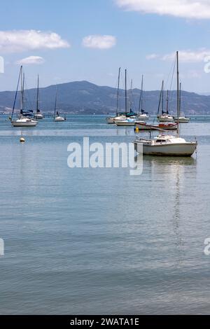 Boote in Santo Antonio de Lisboa, Florianopolis, Santa Catarina, Brasilien Stockfoto