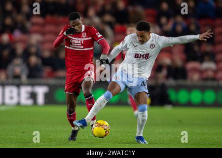 Middlesbrough am Samstag, den 6. Januar 2024. Middlesbrough’s Isaiah Jones tritt am Samstag, den 6. Januar 2024, mit Ezri Konsa in Aston Villa beim Spiel der dritten Runde zwischen Middlesbrough und Aston Villa im Riverside Stadium in Middlesbrough auf. (Foto: Trevor Wilkinson | MI News) Credit: MI News & Sport /Alamy Live News Stockfoto