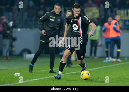 Frosinone, Italien. 6. Januar 2024, Stadio Benito Stirpe, Frosinone, Italien; Fußball der Serie A; Frosinone gegen Monza; Valentin Carboni von AC Monza Credit: Roberto Ramaccia/Alamy Live News Stockfoto