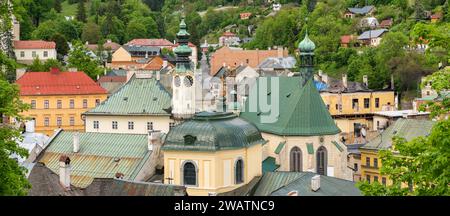 Panoramablick auf die historische Bergbaustadt Banska Stiavnica, Slowakei Stockfoto