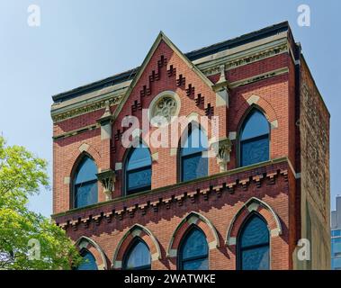 Das ehemalige Pfarrhaus von St. Nicholas römisch-katholische Kirche, heute Zweifamilienhaus. Spuren der abgerissenen Kirche sind an der Westfassade zu erkennen. Stockfoto