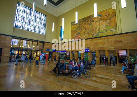 Genf, Schweiz - 8. September 2023: Bahnhof Genf Cornavin der SBB-Hauptbahnhof Genf in der Schweiz Stockfoto