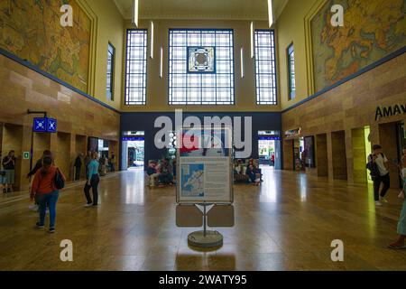 Genf, Schweiz - 8. September 2023: Bahnhof Genf Cornavin der SBB-Hauptbahnhof Genf in der Schweiz Stockfoto