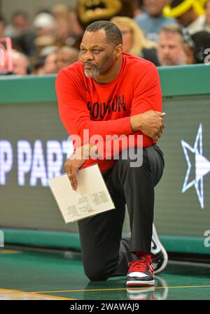 Waco, Texas, USA. Januar 2024. Houston Cougars Cheftrainer Ronald Hughey während der 2. Hälfte des NCAA Basketballspiels zwischen den Houston Cougars und Baylor Lady Bears im Foster Pavilion in Waco, Texas. Matthew Lynch/CSM/Alamy Live News Stockfoto