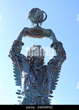 Eiserne Erzengelstatue von Aureliano Aguiar in vila nova de Milfontes in Portugal Stockfoto