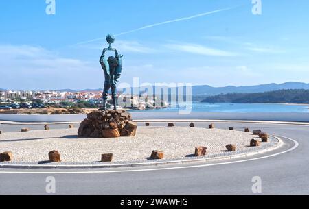 Eiserne Erzengelstatue von Aureliano Aguiar in vila nova de Milfontes in Portugal Stockfoto