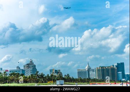 Entdecken Sie die Magie von Miami durch lebendige Bilder! Von atemberaubenden Strandszenen bis zu berühmten Wahrzeichen – tauchen Sie ein in das Wesen dieser Küstenstadt. I Stockfoto