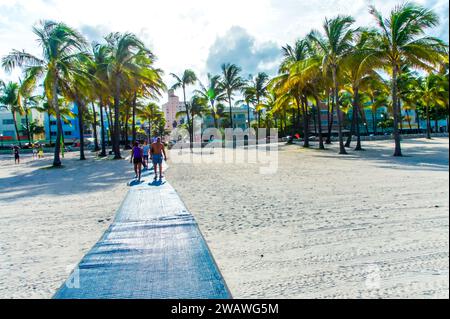 Entdecken Sie Floridas pulsierende Attraktionen! Entdecken Sie die 10 besten Unternehmungen in Miami, darunter wunderschöne Strände. Tauchen Sie ein in das tropische Paradies von Isl Stockfoto