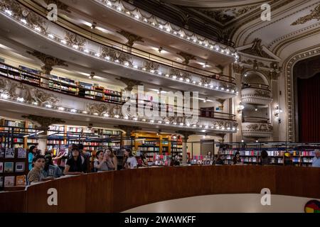 El Ateneo Grand Splendid Bookshop, Buenos Aires, Argentinien. Immer wieder zu einem der schönsten Buchhandlungen der Welt gewählt. Stockfoto