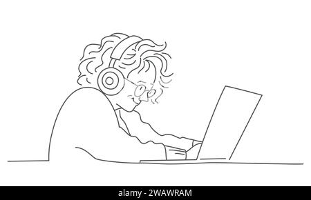Ältere Frau, die am Laptop arbeitet. Aktives Leben, moderne Technik und Alterskonzept. Handgezeichnete Vektorgrafik. Schwarz-weiß. Stock Vektor