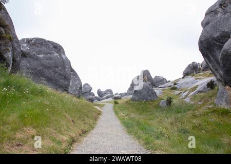 Castle Hills ist ein äußerst beliebter Ort zum Klettern und Bouldern. Im Reservat gibt es eine große Anzahl von geschraubten Steigungen Stockfoto