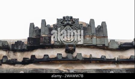 Wunderschöne Schnitzereien am antiken Shri Someshwara Swamy Tempel, Chalukya Dynastie Tempel aus dem 12. Jahrhundert, Laxmeshwar, Karnataka, Indien. Stockfoto