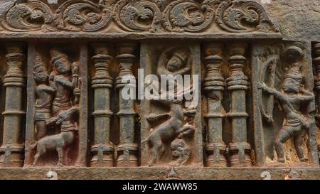 Wunderschöne Schnitzereien am antiken Shri Someshwara Swamy Tempel, Chalukya Dynastie Tempel aus dem 12. Jahrhundert, Laxmeshwar, Karnataka, Indien. Stockfoto