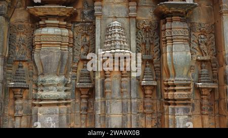 Schnitzerei Details über den Sri Mukteshwara Tempel, 12. Jahrhundert Chalukya Stil Architektur, gewidmet Lord Shiva, Choudayyadanapur, Karnataka, Indien. Stockfoto