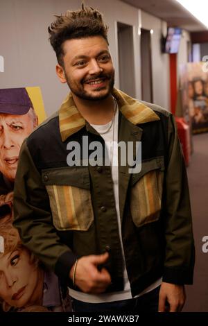 Limoges, Frankreich. Januar 2024. Der französische Schauspieler, Drehbuchautor, Komiker und Produzent Kev Adams präsentiert eine Vorschau des Films „Maison de retraite 2“ im Kino „Grand Ecran“ in Limoges. Regie führte Claude Zidi Jr, Sohn des französischen Regisseurs, Drehbuchautors und Produzenten Claude Zidi. Foto von HM Images/Alamy Live News. Stockfoto