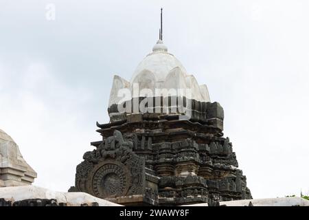 Wunderschöner Kalasha von Sri Tarakeshwara Tempel, Lord Shiva Tempel aus dem 11. Jahrhundert, erbaut von Chalikya von Kalyana, Hangal, Karnataka, Indien. Stockfoto