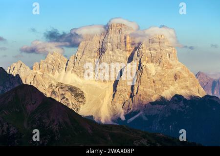 Abendlicher Blick auf den Pelmo, Südtirol, die Alpen Dolomiten, Italien Stockfoto