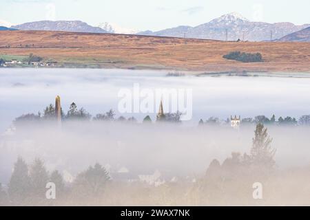 Killearn, Stirling, Schottland, Großbritannien. Januar 2024. UK Weather - eine wunderschöne Morgenwolkenumkehr über dem Stirling Dorf Killearn aus den Campsie Fells, Schottland Credit: Kay Roxby/Alamy Live News Stockfoto