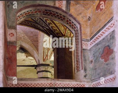 Italien Umbrien Foligno: Palazzo Trinci. Hier gibt es eine Kunstgalerie und ein archäologisches Museum. Fresken auf den Gewölben der Räume des Palastes Stockfoto