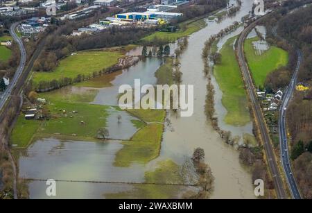 Luftbild, Ruhrhochwasser, Weihnachtshochwasser 2023, Fluss Ruhr tritt nach starken Regenfällen über die Ufer, Überschwemmungsgebiet an der Wetterstraße Wengern-Ost, Wetter, Ruhrgebiet, Nordrhein-Westfalen, Deutschland ACHTUNGxMINDESTHONORARx60xEURO *** Luftbild, Ruhrflut, Weihnachtsflut 2023, Ruhrgebiet Deutschland ATTENTIONxMINDESTHONORARx60xEURO Stockfoto