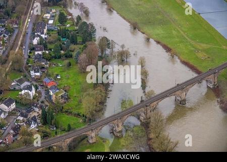 Luftbild, Ruhrhochwasser, Weihnachtshochwasser 2023, Fluss Ruhr tritt nach starken Regenfällen über die Ufer, Überschwemmungsgebiet am Ruhrviadukt, Bäume im Wasser, Witten, Ruhrgebiet, Nordrhein-Westfalen, Deutschland ACHTUNGxMINDESTHONORARx60xEURO *** Luftfoto, Ruhrflut, Weihnachtsflut 2023, Ruhrflut überschwemmt seine Ufer nach Starkregen, überflutetes Gebiet am Ruhrviadukt, Bäume im Wasser, Witten, Ruhrgebiet, Nordrhein-Westfalen, Deutschland ATTENTIONxMINDESTHONORARx60xEURO Stockfoto