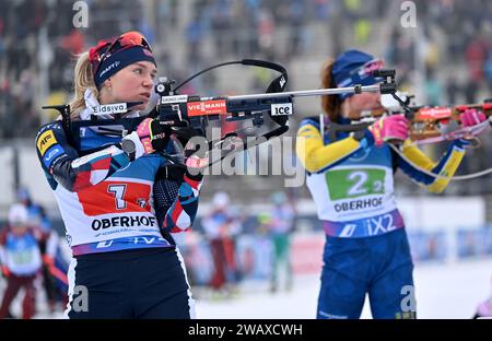 Oberhof, Deutschland. Januar 2024. Biathlon: WM, Staffel 4 x 6 km, Frauen in der Lotto Thüringen Arena am Rennsteig. Juni Arnekleiv aus Norwegen schießt. Quelle: Martin Schutt/dpa/Alamy Live News Stockfoto