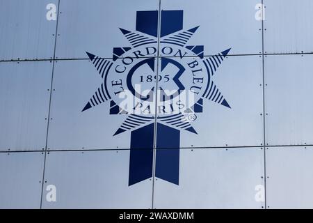 Das Logo der Kochschule Le Cordon Bleu. 1895 in Paris gegründet, gilt es heute als das größte Netzwerk von Kulinarik- und Gastgewerbeschulen Stockfoto