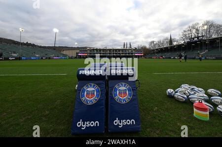 Bath, Somerset, Großbritannien. 7. Januar 2024, The Recreation Ground, Bath, Somerset, England; Gallagher Premiership Rugby, Bath versus Gloucester; Trainingsausrüstung auf dem Platz im Rec vor dem Start Credit: Action Plus Sports Images/Alamy Live News Stockfoto