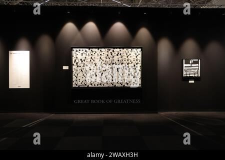 „GREAT BOOK OF GREATNESS“, eine visionäre Kreation des YVESKE Collective, wie sie auf der Masters Expo in Amsterdam RAI, Niederlande, ausgestellt wurde Stockfoto