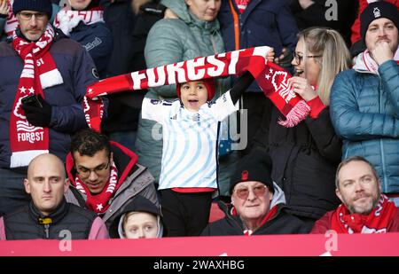 Die Fans der Nottingham Forest während des Spiels der dritten Runde des Emirates FA Cup auf dem City Ground in Nottingham. Bilddatum: Sonntag, 7. Januar 2024. Stockfoto