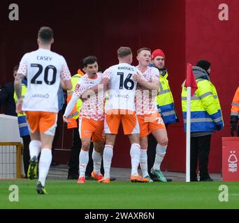 The City Ground, Nottingham, Großbritannien. Januar 2024. FA Cup Third Round Football, Nottingham Forest gegen Blackpool; Albie Morgan von Blackpool feiert sein Tor in der 27. Minute und schafft es 2-0 Credit: Action Plus Sports/Alamy Live News Stockfoto