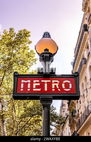 U-Bahn-Eingang in Paris, Frankreich, Europa Stockfoto
