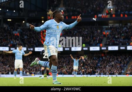 Etihad Stadium, Manchester, Großbritannien. Januar 2024. FA Cup Dritte Runde Fußball, Manchester City gegen Huddersfield Town; Jeremy Doku aus Manchester City feiert, nachdem er nach 74 Minuten das fünfte Tor seiner Mannschaft erzielt hat. Credit: Action Plus Sports/Alamy Live News Stockfoto