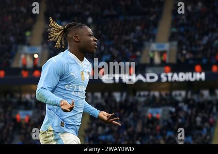 Etihad Stadium, Manchester, Großbritannien. Januar 2024. FA Cup Dritte Runde Fußball, Manchester City gegen Huddersfield Town; Jeremy Doku aus Manchester City feiert, nachdem er nach 74 Minuten das fünfte Tor seiner Mannschaft erzielt hat. Credit: Action Plus Sports/Alamy Live News Stockfoto