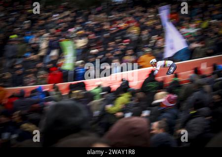 Zonhoven, Belgien. Januar 2024. Der niederländische Mathieu Van der Poel wurde während des Herren-Elite-Rennens beim Cyclocross-Weltcuprennen in Zonhoven am Sonntag, den 7. Januar 2024, in der 12. Von 14. Etappe des UCI-Weltcupwettbewerbs in Aktion gezeigt. BELGA FOTO DAVID PINTENS Credit: Belga News Agency/Alamy Live News Stockfoto